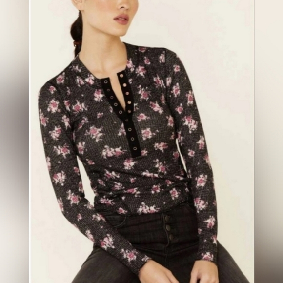 Free People One of the Girls Floral Printed Henley NWT - Picture 2 of 7